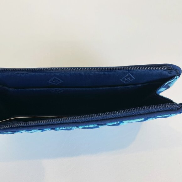 Vera Bradley RFID Front-Zip Wristlet Cuban Tile - Picture 3 of 6